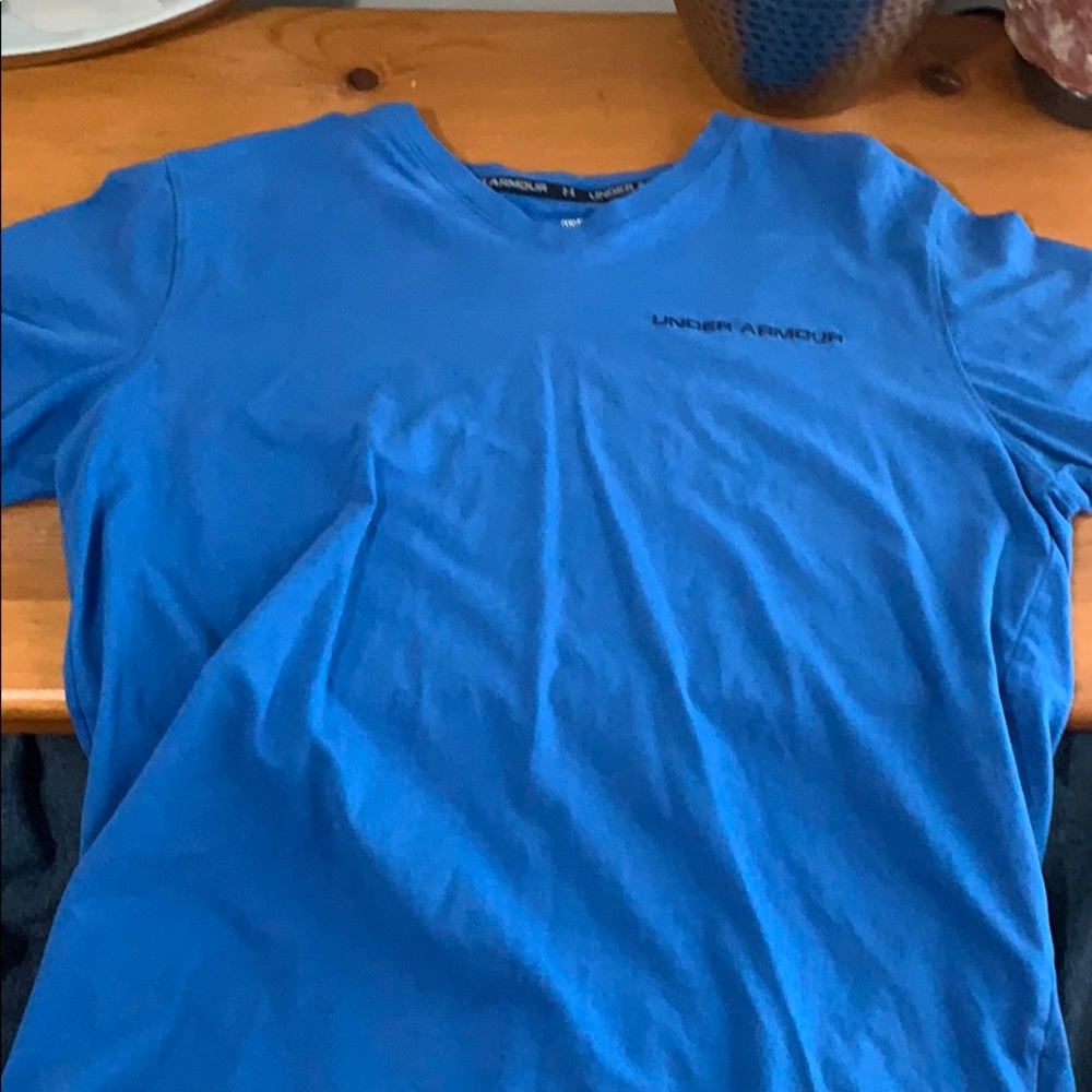 EUC Under Armour Crew Neck Tee! Free Shipping!